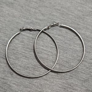 🔴 Y2K Forever 21 Faux Silver Metallic Large Dangly Hoop Earrings Jewelry